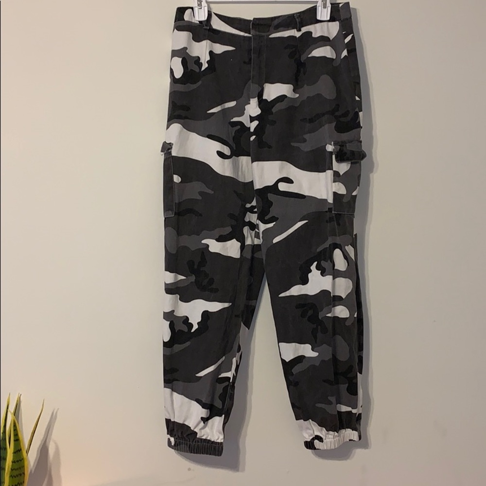Influencer “camo” joggers